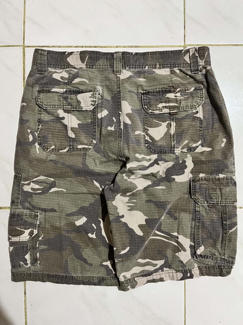 (SOLD) Camo Rustic Ridge cargo shorts (Category: Shorts) located in Rizal. Submitted by jhaydurden (Listing ID 1464618616, Image 2). Description: waist: 34 length: 22 leg op: 12 check my other listings for more items All Items are either off/authentic All items are either preloved/thrifted All issues are included in the picture Manage your expectations no cod, payment first only ship via j&t/lalamove/can do meet if near (dm for more questions).