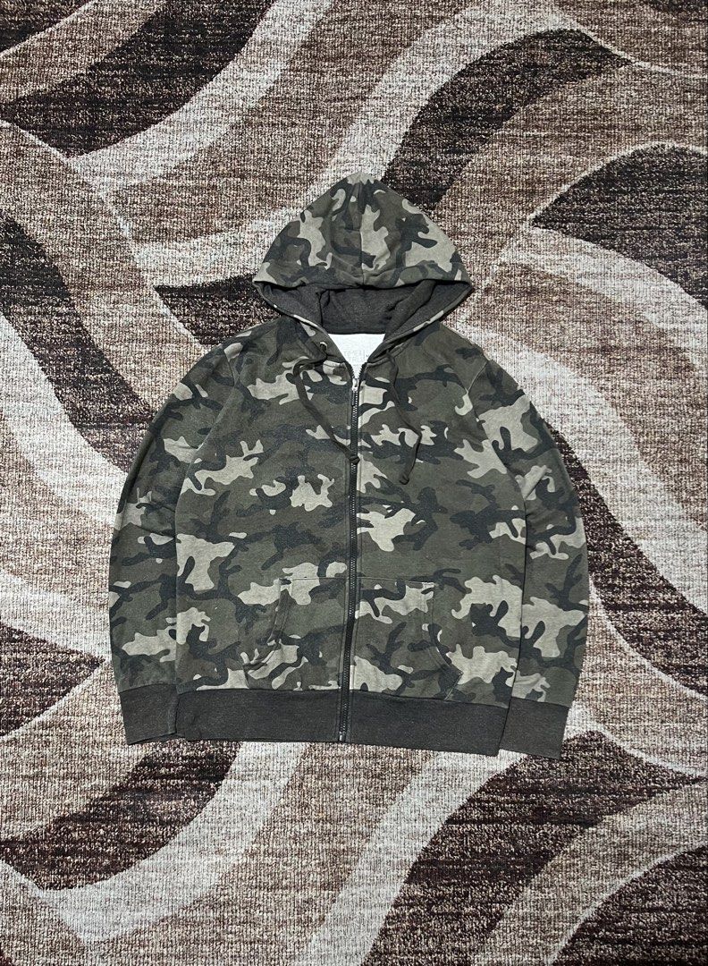 Camou Zip Up Hoodie (Category: Coats, Jackets and Outerwear) located in Rizal. Submitted by ithriftph_ (Listing ID 1464580592, Image 1). Description: 🔻 Details 🔻 Camou Zip Up Hoodie Medium on tag Width: 21" Length: 24" Color rate: 7.5/10 Condition: 8/10 Issue: Himulmol Price: 100 pesos Reminders: Color may vary due to lighting and your screen resolution. Note: Ready to wear (already washed) Mode of Payment: 📌 Gcash Do not hesitate to DM me for