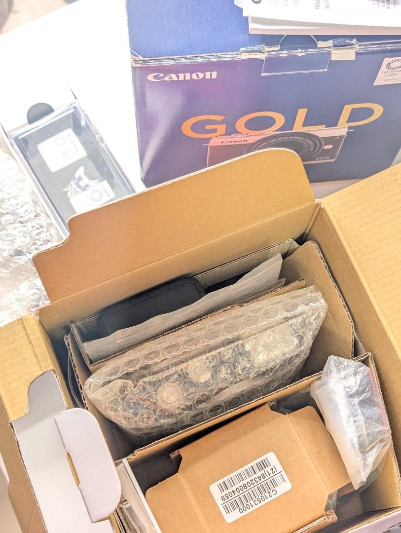 Canon EOS M200 LIMITED GOLD EDITION (Category: Cameras) located in Manila. Submitted by maria.phem (Listing ID 1464664429, Image 3). Description: Canon EOS M200 LIMITED EDITION [ALMOST NEW, BOXED UNIT 🌟] 🔖 32,000 PHP (fixed) ✧.* 24.2 MP ✧.* limited gold edition ✨ ✧.* 4k max movie resolution ✧.* pop-up flash 🌟 ✧.* built-in WiFi connectivity 🌟 ✧.* g7x mark iii dupe ✨ 💫 10/10 Body Cosmetics (mint condition) 🦀 no functional issues ✧˚ · . inclus