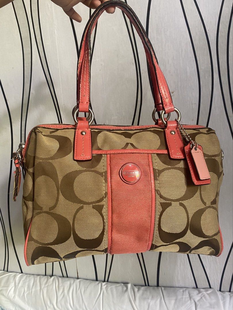 canvas super linis (Category: Shoulder Bags) located in Davao. Submitted by goldenstone_0be9b3 (Listing ID 1464656691, Image 1). Description: walang buras or tas2 ang linis ng loob at labas .
