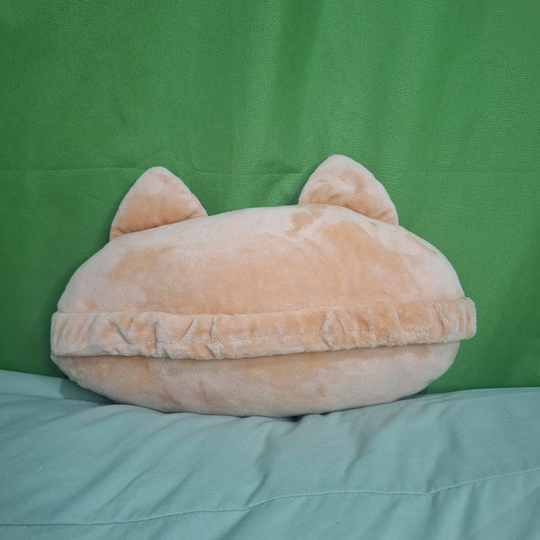 Car head rest (Category: Plushies & Soft Toys) located in Adams. Submitted by frog_and_clover (Listing ID 1464705130, Image 2). Description: free for miners 500 above.