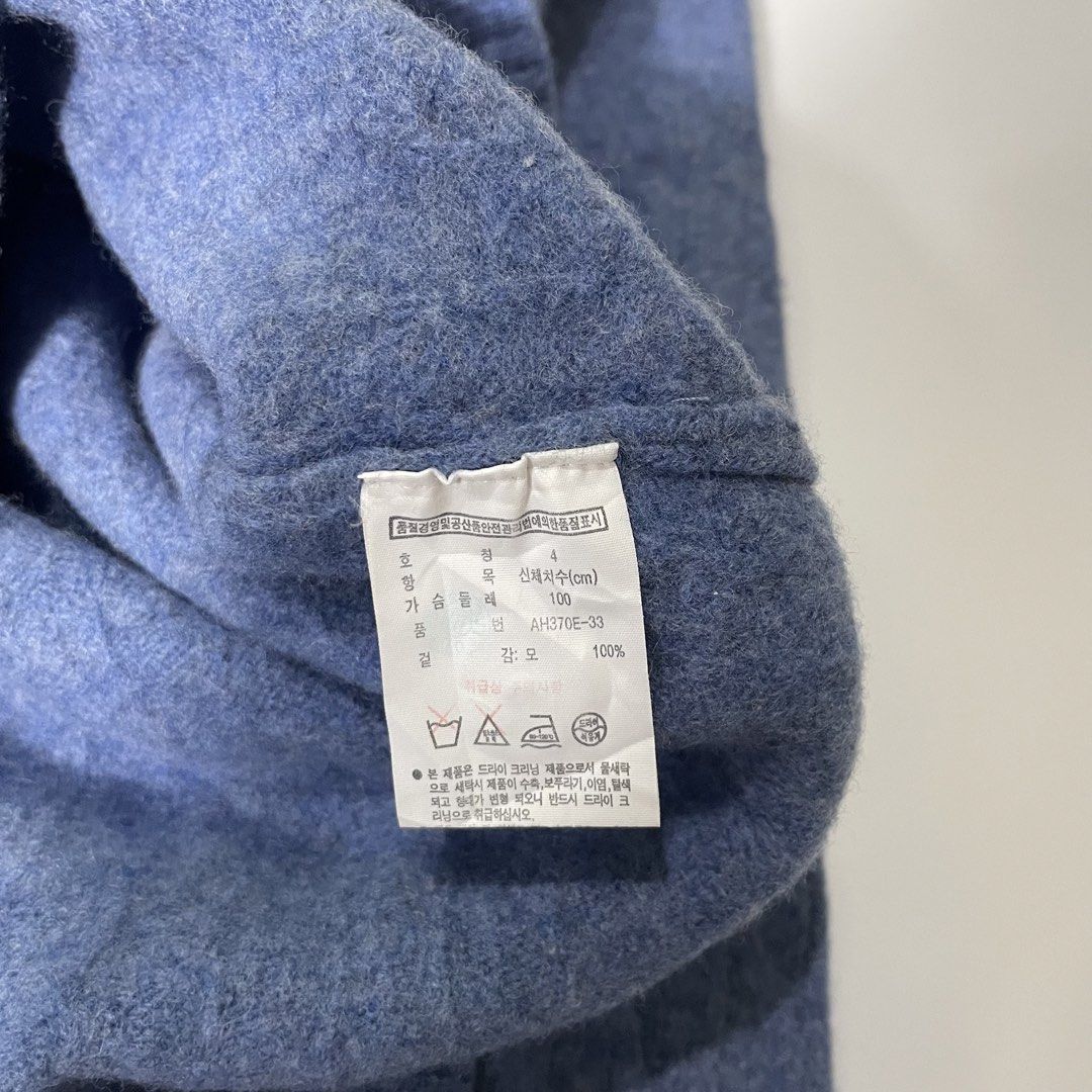 Cardigan Lacoste Wool Waffle (Category: Coats, Jackets and Outerwear) located in Ilog. Submitted by tahimikgumalaw1of1 (Listing ID 1464610619, Image 3). Description: Cardigan Lacoste Wool Waffle Like new No flaws 1,500.