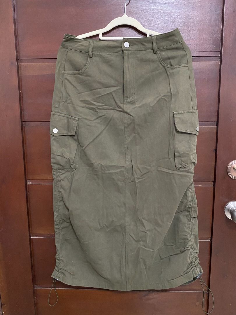 Cargo Long skirt (Category: Skirts) located in Los Banos. Submitted by itsmecathey (Listing ID 1464754141, Image 1). Description: Size 29-30.