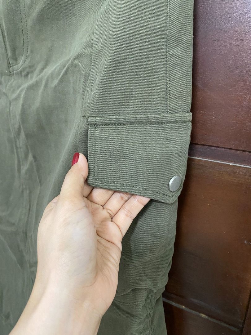 Cargo Long skirt (Category: Skirts) located in Los Banos. Submitted by itsmecathey (Listing ID 1464754141, Image 2). Description: Size 29-30.