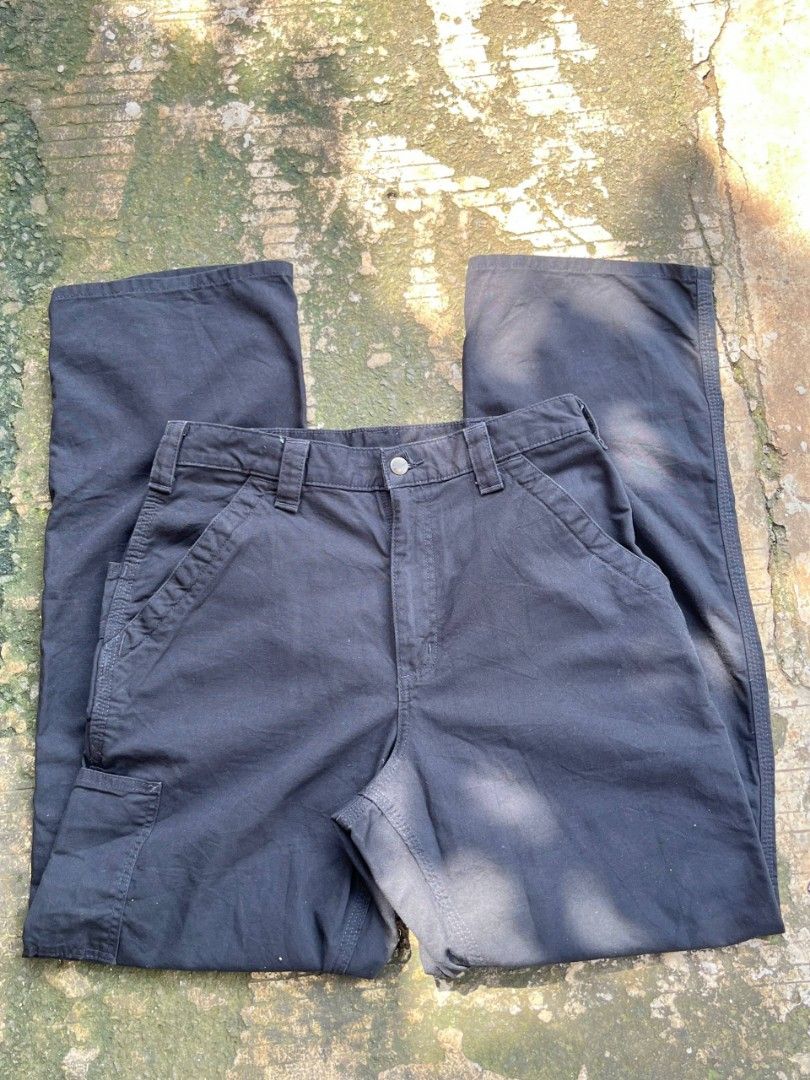Carhartt B151 BLK Pants (Category: Jeans) located in Antipolo. Submitted by 00izzo (Listing ID 1464580450, Image 3). Description: Measurements based on tape measure 32” waist 12.5” thigh 45”length 9.5” hem Photos may vary due to lighting📌 As new condition✨ 10/10 Over all condition No issues.