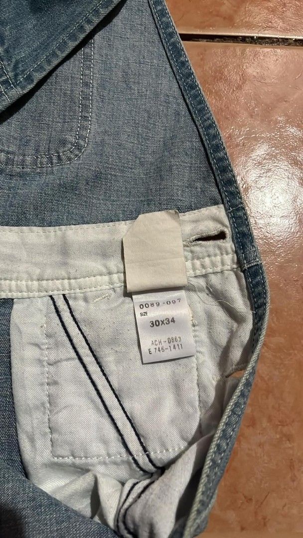 Carhartt Denim Overalls 30x34 (Category: Jeans) located in Las Pinas. Submitted by nanjucabin71190 (Listing ID 1464677445, Image 3). Description: - Classic Carhartt denim overalls - Size: 30x34 - Color: Light wash blue denim - Features: Durable, functional, multiple pockets - Ideal for: Workwear or casual outfits - Condition: Ready for a new owner.