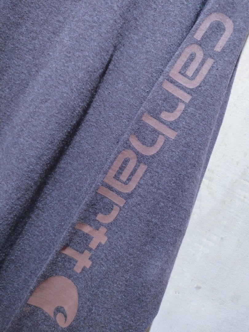 CARHARTT SCRIPT SWEATER (Category: Coats, Jackets and Outerwear) located in San Joaquin. Submitted by myksss19 (Listing ID 1464707222, Image 2). Description: excellent condition no major flaws overall condition 9.7/10.