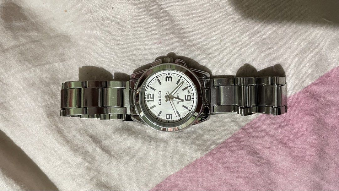 Casio Quartz Stainless Steel Watch (Category: Women's Watches) located in Cainta. Submitted by hayiyimaw (Listing ID 1464671765, Image 1). Description: - Classic Casio watch - Clean white dial - Stainless steel band - Reliable quartz movement - Perfect for everyday wear - Works perfectly - Selling as it's no longer used - With box ₱500 fixed Location, Cainta Rizal.