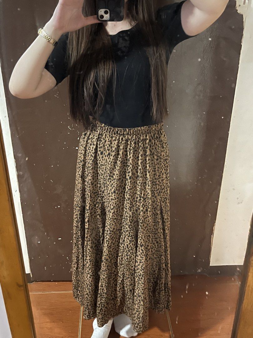 Cecil McBee Leopard Print Long Skirt (Category: Skirts) located in Roxas City. Submitted by knewave (Listing ID 1464750455, Image 3). Description: - Brand: Cecil McBee - Pattern: Brown and black leopard print - Length: Long maxi length with a nice flow - Waistband: Comfy elastic waist - Lining: Fully lined with solid black fabric - Styling: Versatile piece, easy to match with basic tees and tops S-M.