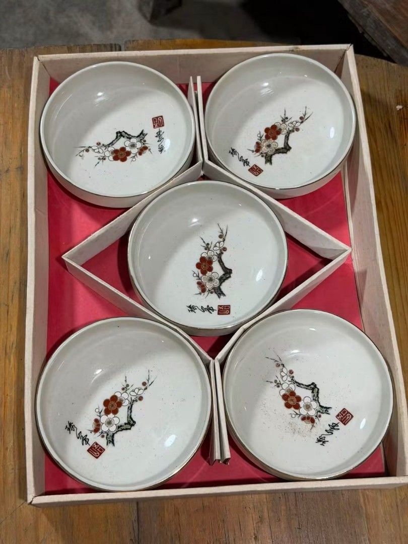 ceramic small bowls (Category: Dinnerware & Cutlery) located in Sablan. Submitted by gongonshelley12 (Listing ID 1464695143, Image 1). Description: 280 only NEW WITH BOX Arita ware Gozan kiln Shuho plum blossom pattern ceramic small bowls, set of 5, small bowls, serving plates with gold rims, Showa retro vintage.