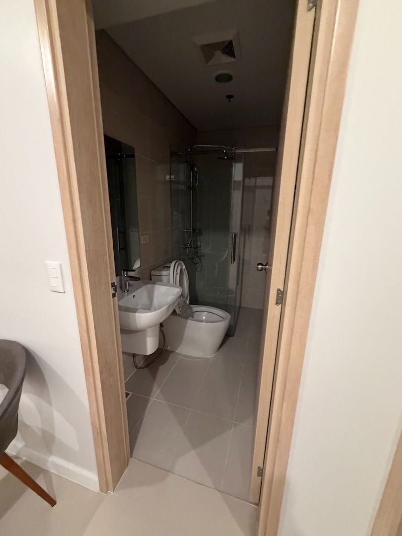 Cerca Viento T2 2 Bedroom For Rent (Category: Apartments & Condos) located in Manila. Submitted by jeromeasuncion (Listing ID 1464624962, Image 3). Description: Cerca Viento For Rent 2 Bedroom No Pets w/ parking Facing Amenities Bare/Semi/ Fully furnished Call: 09777621287.