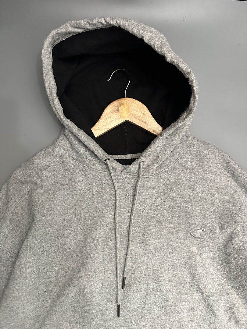 Champion Hoodie (Category: Activewear) located in Manila. Submitted by thriftavenueph (Listing ID 1464604952, Image 2). Description: Fs: Champion Hoodie Size: 25x30, XL to XXL Condition: excellent, need wash only Price: 850.