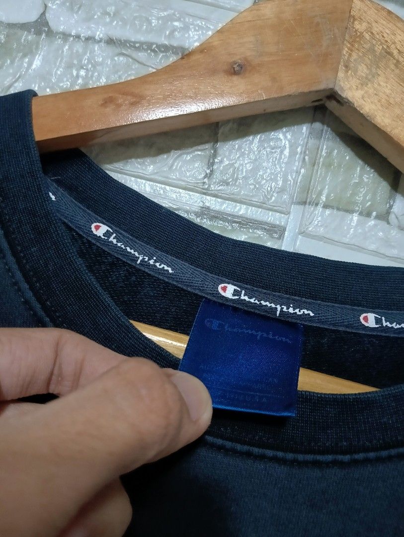 CHAMPION Pullover (Category: Coats, Jackets and Outerwear) located in Manila. Submitted by 322thriftshop (Listing ID 1464673959, Image 2). Description: CHAMPION • L'28 x W'21 • SIZE: LARGE •COLOR RATE: 9.5/10 •CONDITION: EXCELLENT •NO ISSUE!.