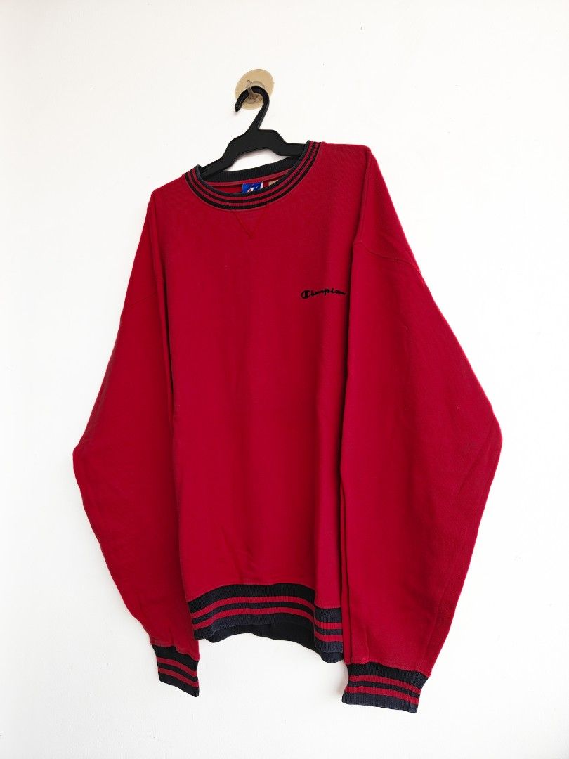 Champion Sweater (Category: Coats, Jackets and Outerwear) located in Imus. Submitted by valentino.bros. (Listing ID 1464681204, Image 2). Description: .