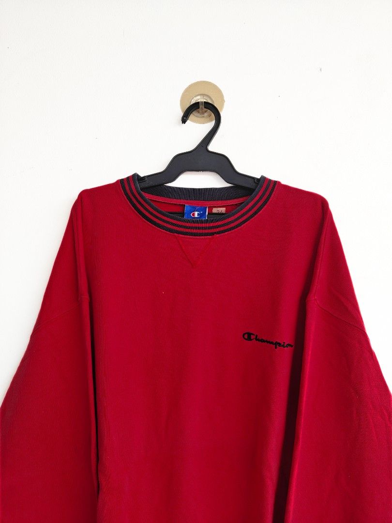 Champion Sweater (Category: Coats, Jackets and Outerwear) located in Imus. Submitted by valentino.bros. (Listing ID 1464681204, Image 3). Description: .