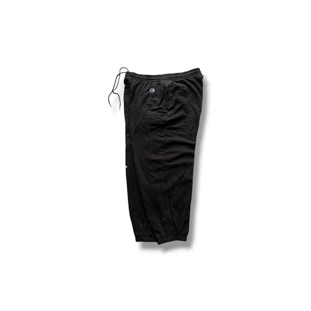 CHAMPION X DIMOO JOGGER (Category: Joggers) located in Manila. Submitted by thriftwhoop (Listing ID 1464676630, Image 1). Description: CHAMPION X DIMOO JOGGER PANTS Complete tags 30 up to 40 waistline by 35 length 14 thigh Good condition 9.8/10 color rate Need wash See details⬇️ .