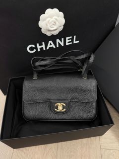 (Category: ) located in . Submitted by thewomanbehindthebrand (Listing ID 1464692062, Image 1). Description: .