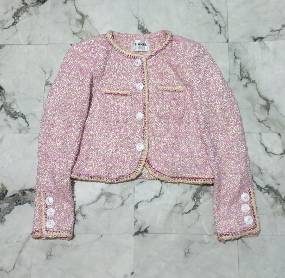 Chanel Tweed Blazer Top (Category: Luxury Apparel) located in Bacolod City. Submitted by luxtrend.ph (Listing ID 1464767675, Image 2). Description: CHANEL TWEED BLAZER TOP •Photos may vary due to lighting✨ •For Women •Size: 38 on tag Small to Medium can fit •Condition: Excellent •Issues: None •Color Rate: 9.8/10 •Complete tags •All buttons comes with "Coco 5 Paris" •₱rice: 4,500🏷 DM to purchase🛒🛒🛒 Disclaimer: We have no affiliation with any t