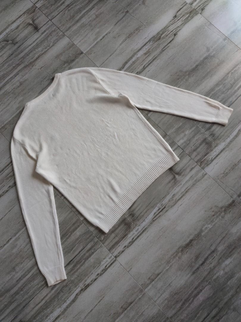 Chaps by Ralph Lauren Knitted Sweater - Medium (Category: Coats, Jackets and Outerwear) located in Dasmarinas. Submitted by acesteve (Listing ID 1464622361, Image 2). Description: Size in inches: 24 width 28 length No issues or alterations Loc: Dasma Cavite MOP: Gcash.