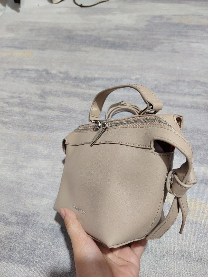 CHARLES & KEITH (Category: Cross-body Bags) located in Dagupan City. Submitted by gandita.28 (Listing ID 1464599402, Image 2). Description: CHARLES & KEITH AURELIE KNOTTED TOP TAUPE COLOR EXCELLENT TO BRANDNEW CONDITION 💯 SUPER CUTE.
