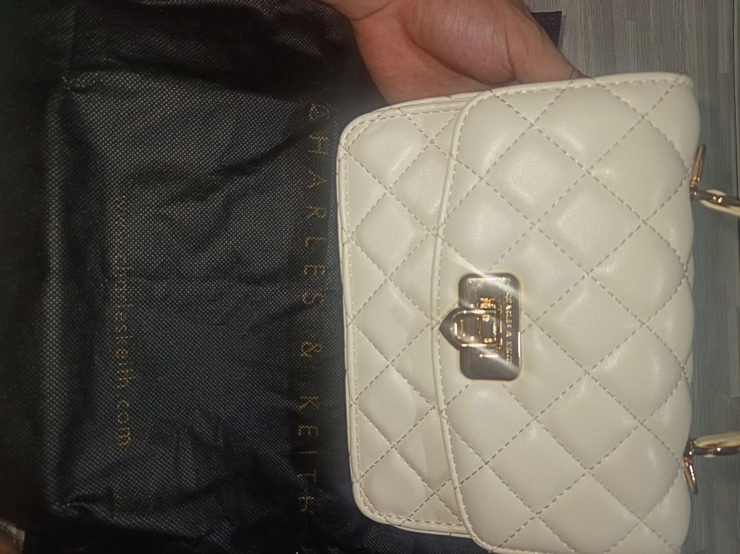 Charles & Keith (Category: Cross-body Bags) located in Caloocan City. Submitted by barbiemarjorie06 (Listing ID 1464694432, Image 1). Description: Get niyo na po ^^ Around Tondo, Manila area po.