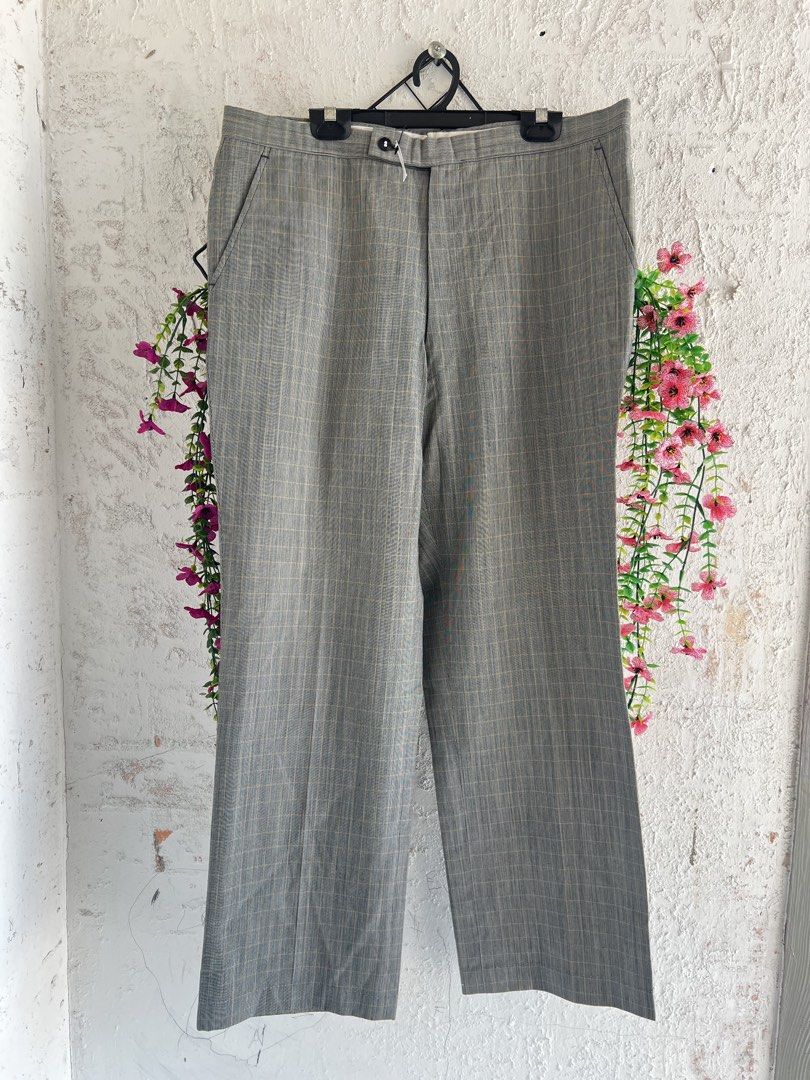 Checkered long work pants (Category: Trousers) located in Pasir Mas. Submitted by rosarosellaa (Listing ID 1464589549, Image 1). Description: Waist : 34" Hip : 42" Length : 38" Conditin is good like new .