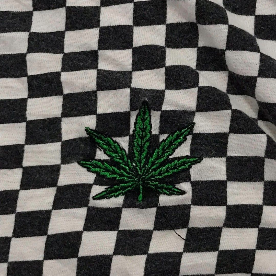 CHECKERED WEED TEE EMBROIDERED LONGSLEEVES SHIRT MEDIUM (Category: Tshirts & Polo Shirts ) located in Cavite. Submitted by justthrift06 (Listing ID 1464685063, Image 3). Description: DIMENSION 22X28 GOOD CONDITION SHIPPING NATIONWIDE.