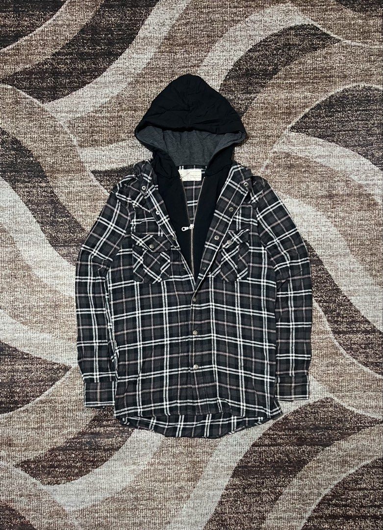 Checkered Zip Up Hoodie (Category: Coats, Jackets and Outerwear) located in Rizal. Submitted by ithriftph_ (Listing ID 1464580886, Image 1). Description: 🔻 Details 🔻 Checkered Zip Up Hoodie Large on tag Width: 21" Length: 27" Color rate: 8/10 Condition: 8/10 No issue Price: 100 pesos Reminders: Color may vary due to lighting and your screen resolution. Note: Ready to wear (already washed) Mode of Payment: 📌 Gcash Do not hesitate to DM me for m