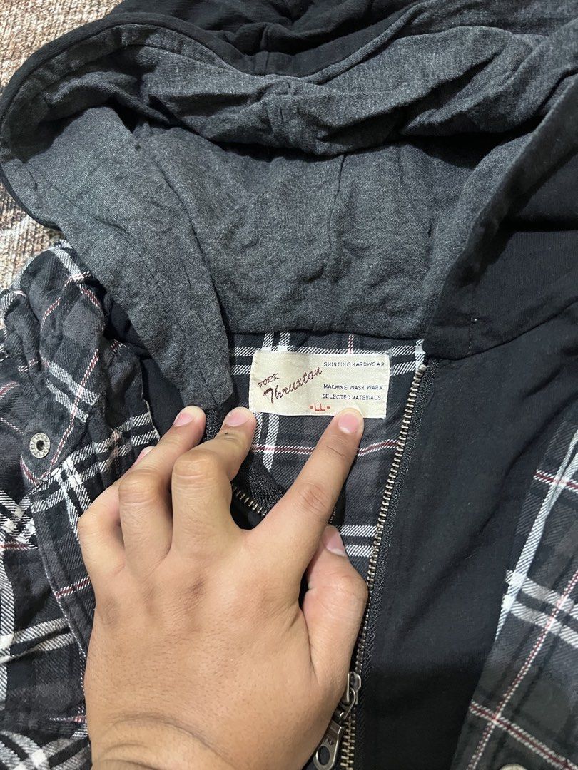 Checkered Zip Up Hoodie (Category: Coats, Jackets and Outerwear) located in Rizal. Submitted by ithriftph_ (Listing ID 1464580886, Image 2). Description: 🔻 Details 🔻 Checkered Zip Up Hoodie Large on tag Width: 21" Length: 27" Color rate: 8/10 Condition: 8/10 No issue Price: 100 pesos Reminders: Color may vary due to lighting and your screen resolution. Note: Ready to wear (already washed) Mode of Payment: 📌 Gcash Do not hesitate to DM me for m