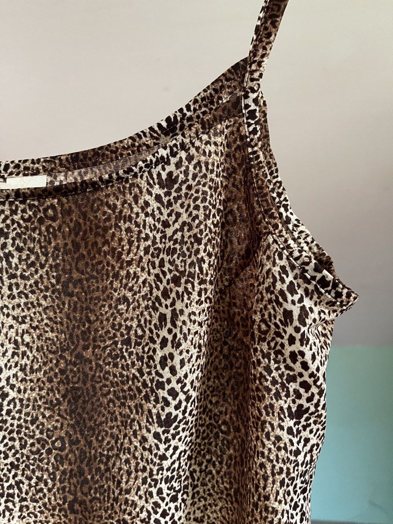 Cheetah Print Cami Top (Category: Sleeveless) located in Baybay. Submitted by shikita27906 (Listing ID 1464645835, Image 2). Description: - Cute cheetah print cami top - Features thin straps - Made from lightweight material - Perfect for layering or wearing on its own - Easily styled with jeans or a skirt.