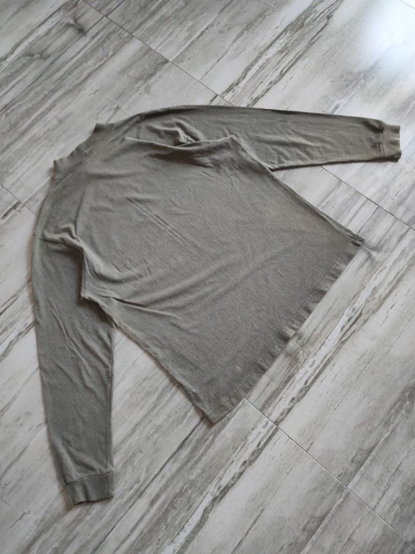 Cherokee Gray Sweater - Large (Category: Coats, Jackets and Outerwear) located in Dasmarinas. Submitted by acesteve (Listing ID 1464628542, Image 2). Description: Size in inches: 23 width 30 length No issues or alterations Loc: Dasma Cavite MOP: Gcash.