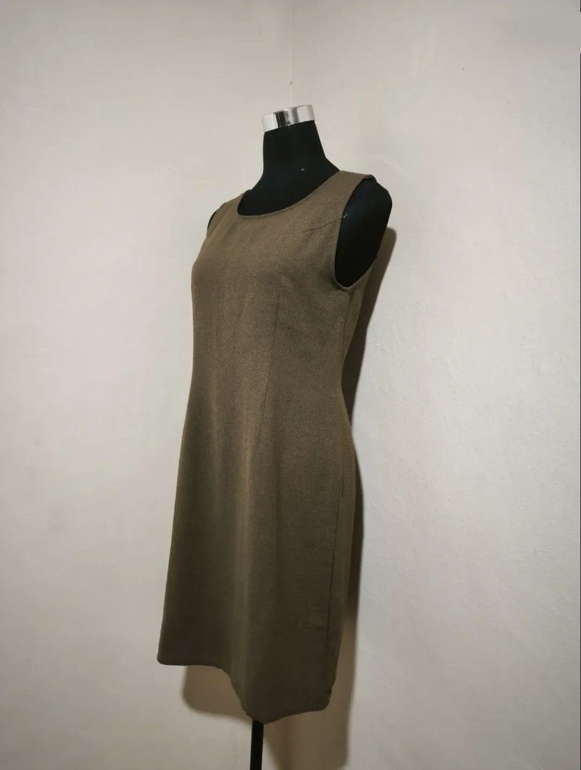 Choco brown dress (Category: Dresses) located in Manila. Submitted by wearforce (Listing ID 1464584151, Image 1). Description: Choco brown dress can fit M-L good condition no issues color rate 9/10 150 + sf.