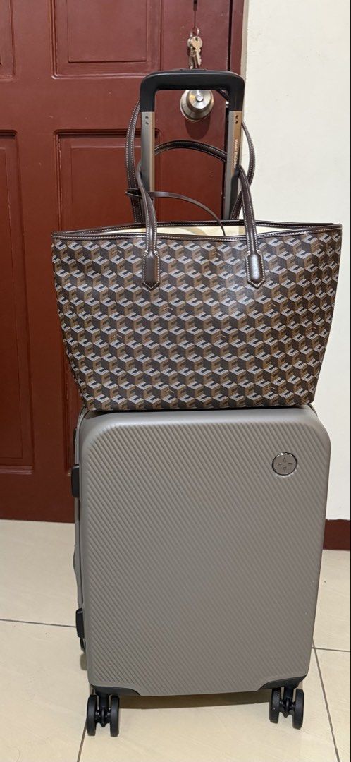 Christy Ng Russo Large (Category: Tote Bags) located in Quezon City. Submitted by seeteesea (Listing ID 1464617572, Image 2). Description: no flaw, almost brandnew.