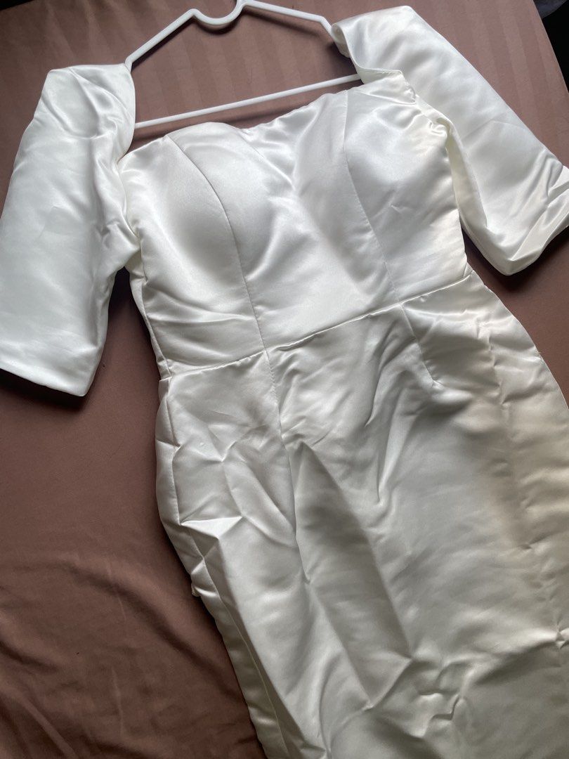 Civil Wedding Dress (Category: Evening dresses & gowns) located in Mariveles. Submitted by itskaths98 (Listing ID 1464626041, Image 3). Description: Brand new! For L to XL Xxl size but maliit sizing nila. Bought it for 1500+ Rfs. Not fit on me, and change of plans. .