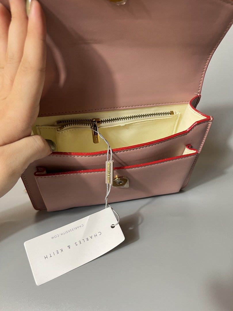 CK Sling bag (Category: Luxury Bags & Wallets) located in Imus. Submitted by myragbagss (Listing ID 1464603184, Image 3). Description: Fresh from ukay bale.