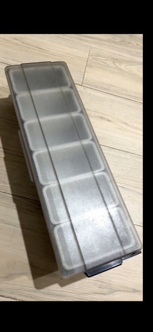 Clear Plastic Condiment Caddy with 6 Compartments (Category: Food Organization & Storage) located in Pasig City. Submitted by tylernchloe (Listing ID 1464621834, Image 3). Description: - Clear plastic caddy with 6 individual compartments. - Keeps your items organized and readily available..