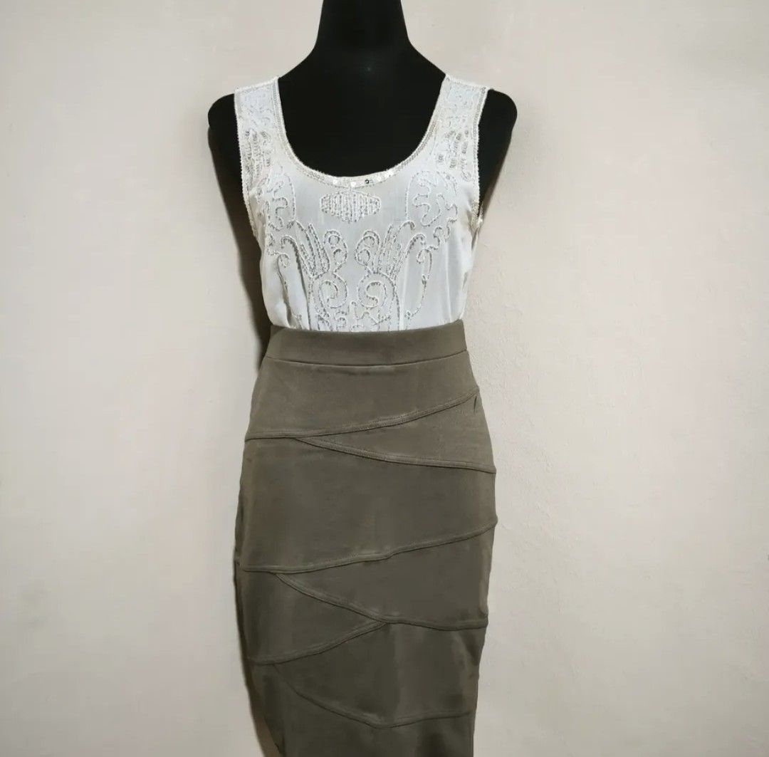 Cleo Olive green skirt (Category: Skirts) located in Manila. Submitted by wearforce (Listing ID 1464595757, Image 2). Description: Cleo Olive green skirt can fit M-L good condition no issues color rate 9/10 170 + sf.