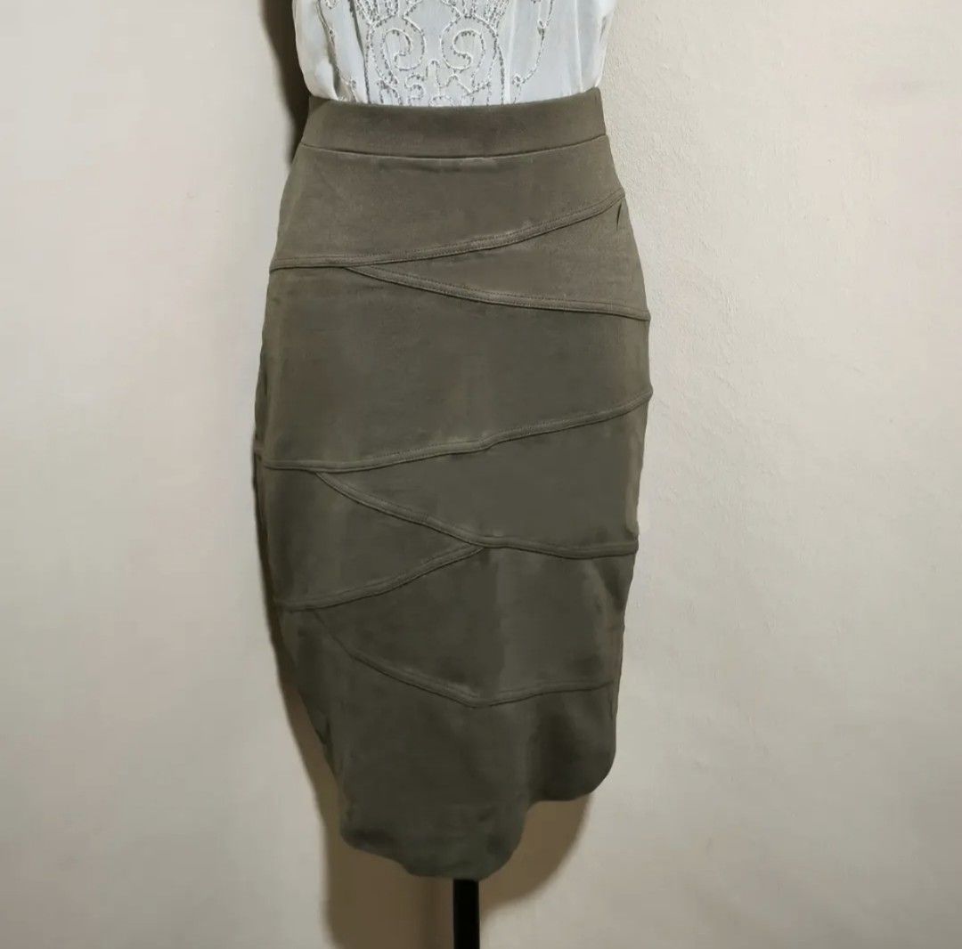 Cleo Olive green skirt (Category: Skirts) located in Manila. Submitted by wearforce (Listing ID 1464595757, Image 1). Description: Cleo Olive green skirt can fit M-L good condition no issues color rate 9/10 170 + sf.