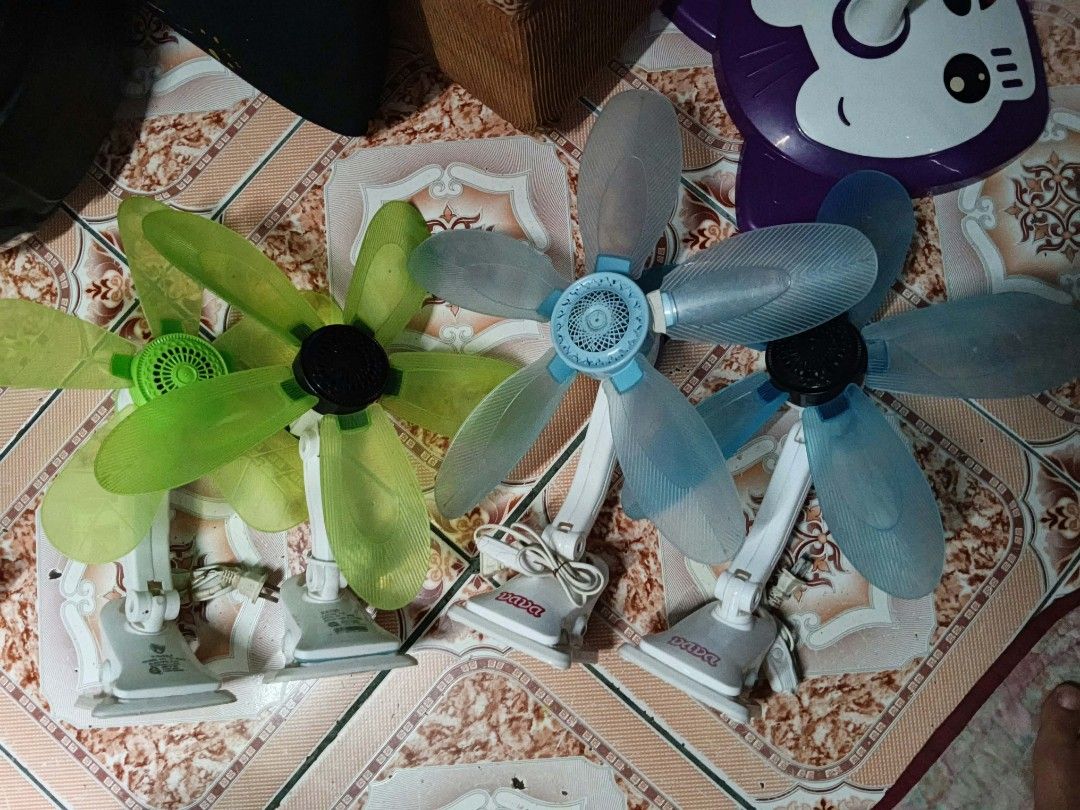 clip fan (Category: Fans) located in Taguig. Submitted by carlsab (Listing ID 1464583723, Image 2). Description: clipfan 4pcs 500 all in na po.