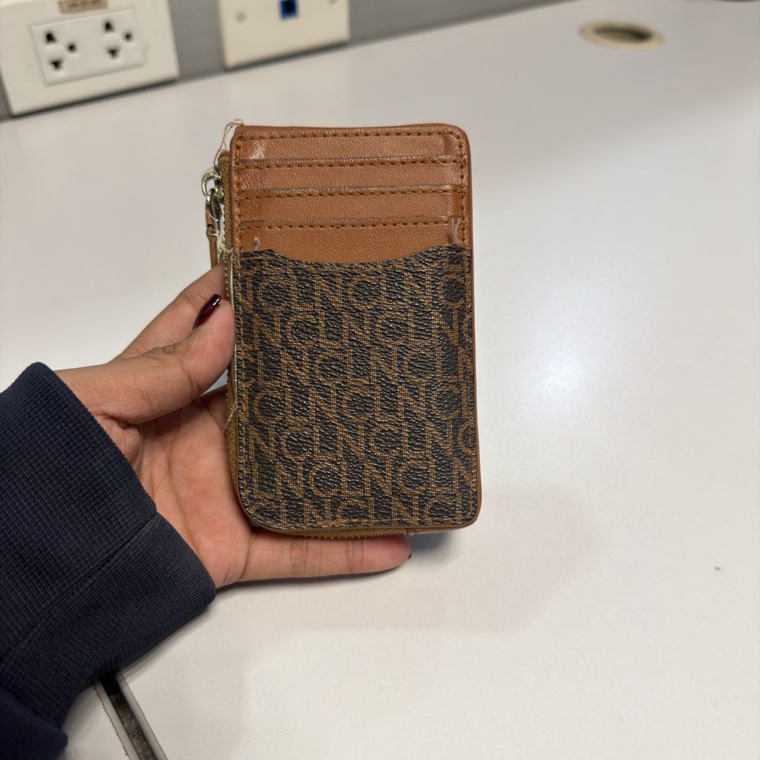 Cln Wallet (Category: Wallets & Card holders) located in Manila. Submitted by declutters.wrdrb (Listing ID 1464582339, Image 2). Description: .