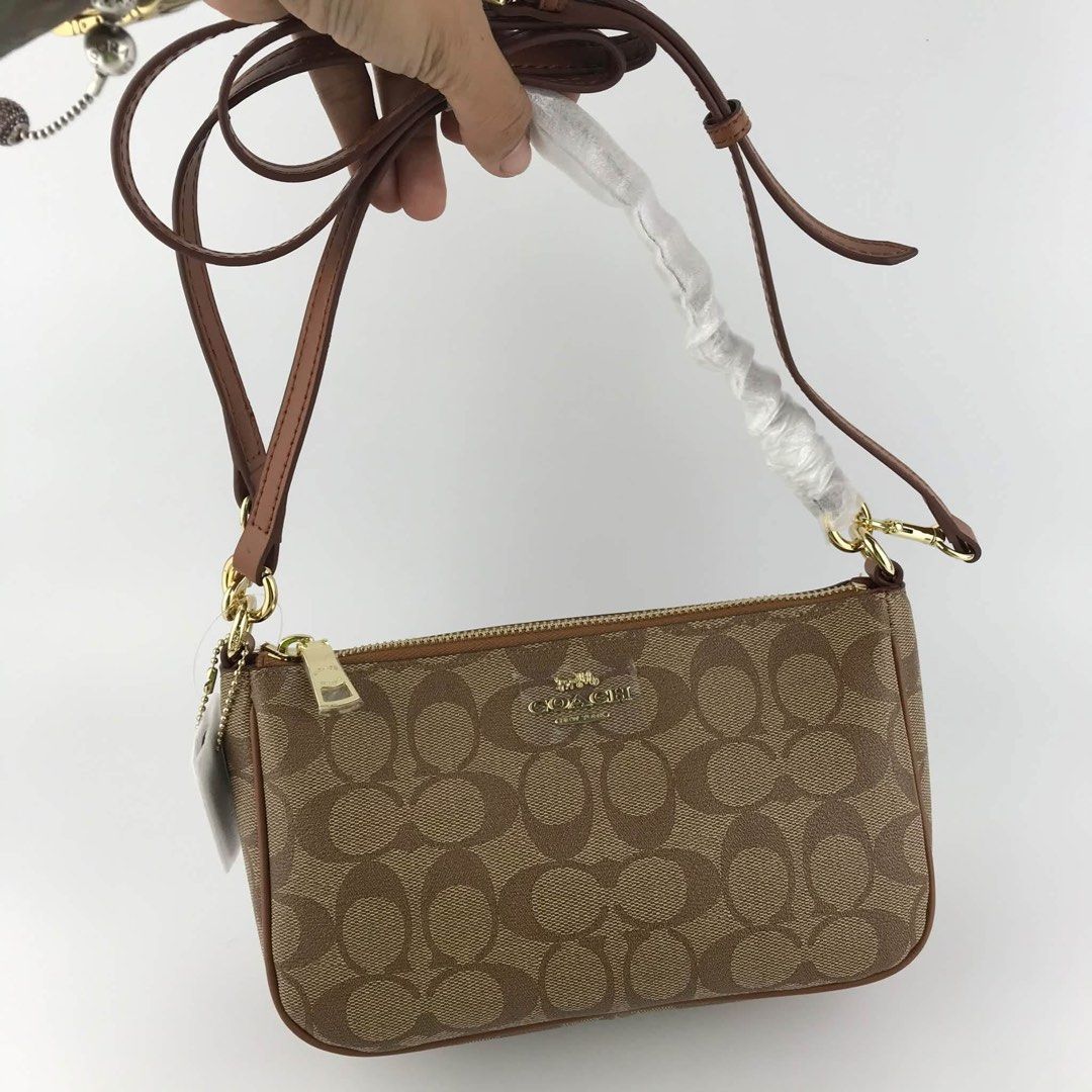 Coach 2way Top Handle (Category: Shoulder Bags) located in Binan City. Submitted by pinkykeenshop (Listing ID 1464627457, Image 1). Description: .
