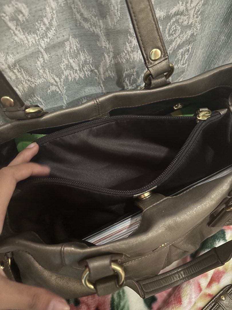 Coach Ashley Bronze Tote Bag (Category: Luxury Bags & Wallets) located in Davao. Submitted by curatedfindx (Listing ID 1464603915, Image 3). Description: in excellent condition 🤎 NO STAINS, sa mirror lang yan.