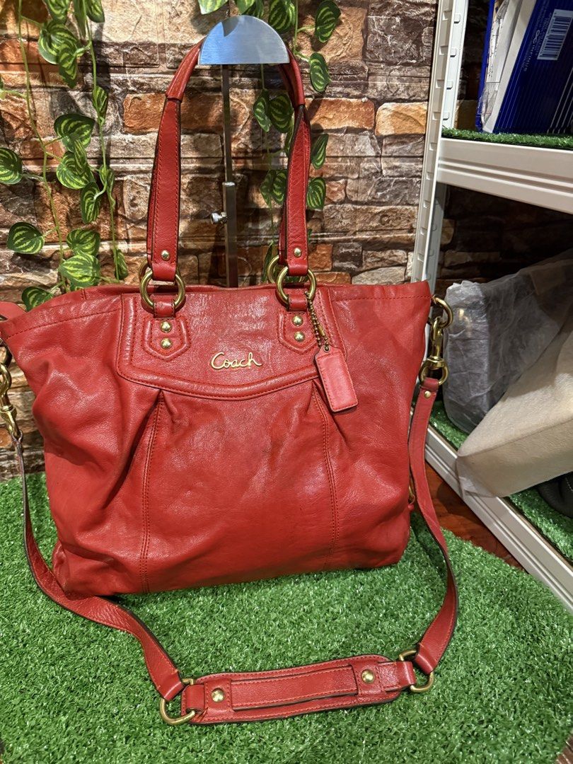 Coach Ashley pure leather (Category: Luxury Bags & Wallets) located in Bacolod City. Submitted by aizaramas (Listing ID 1464719529, Image 1). Description: .