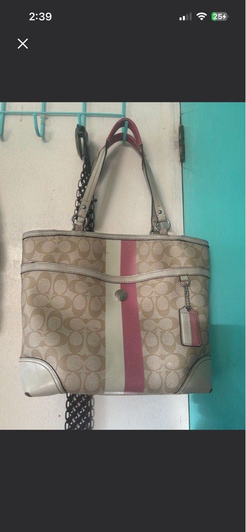 coach bag (Category: Shoulder Bags) located in Naga. Submitted by gentle_fairdeal (Listing ID 1464623674, Image 1). Description: .