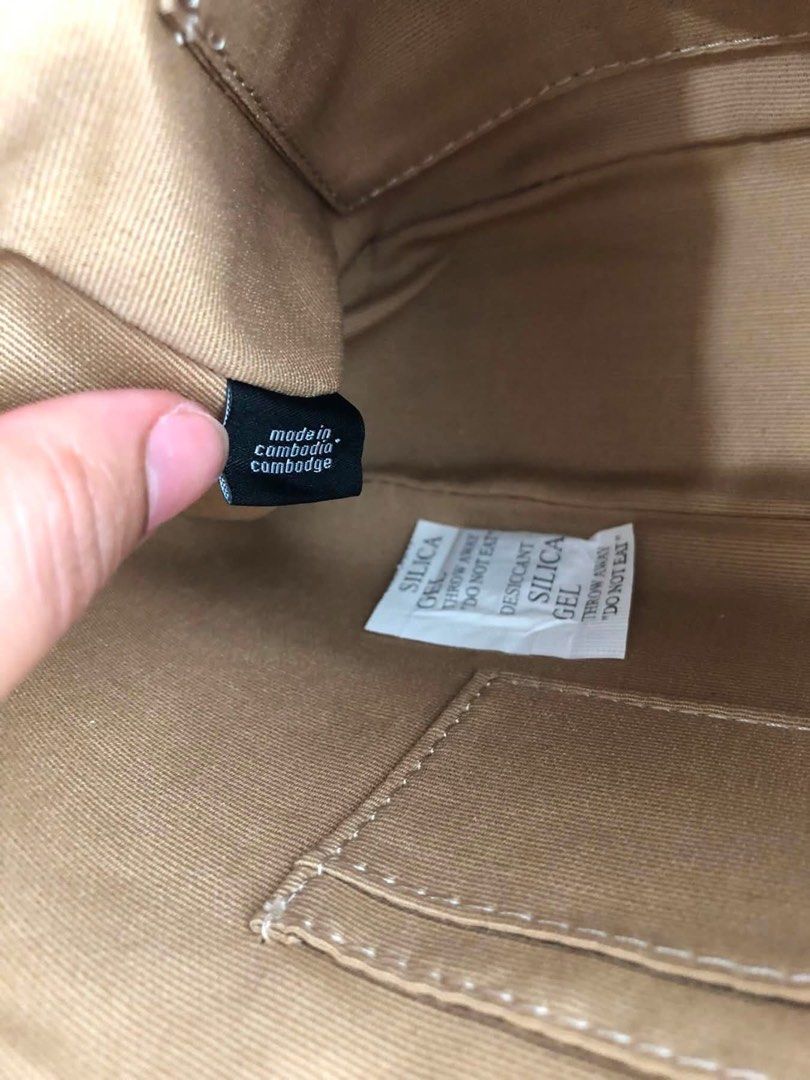Coach cherry Terry (Category: Shoulder Bags) located in Manila. Submitted by gff.daily_flower (Listing ID 1464576902, Image 3). Description: With tag gift receipt dustbag and paperbag.