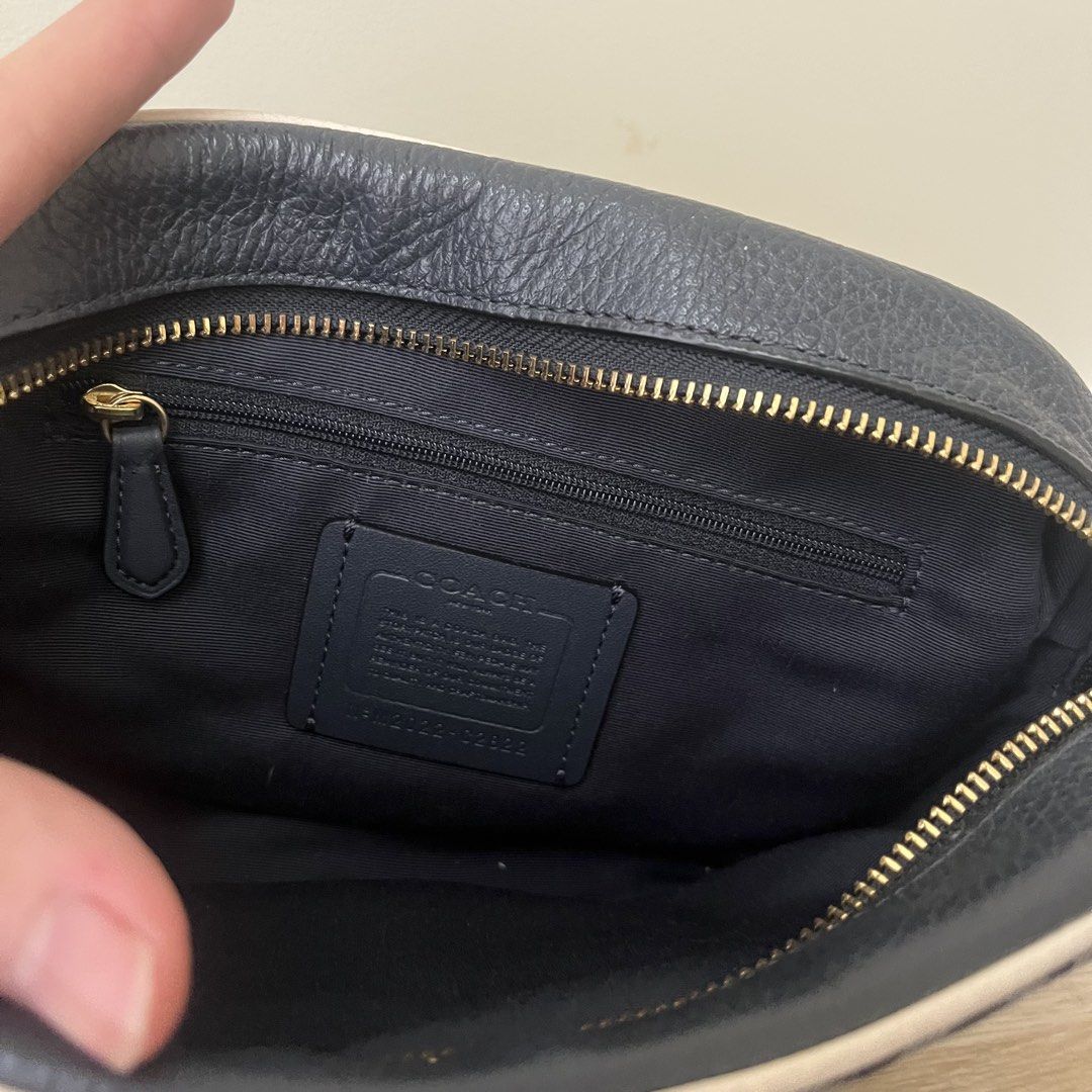 Coach Denim Camera Bag (Category: Luxury Bags & Wallets) located in Caloocan City. Submitted by daenty.mnl (Listing ID 1464626651, Image 2). Description: - authentic, bought from the US.