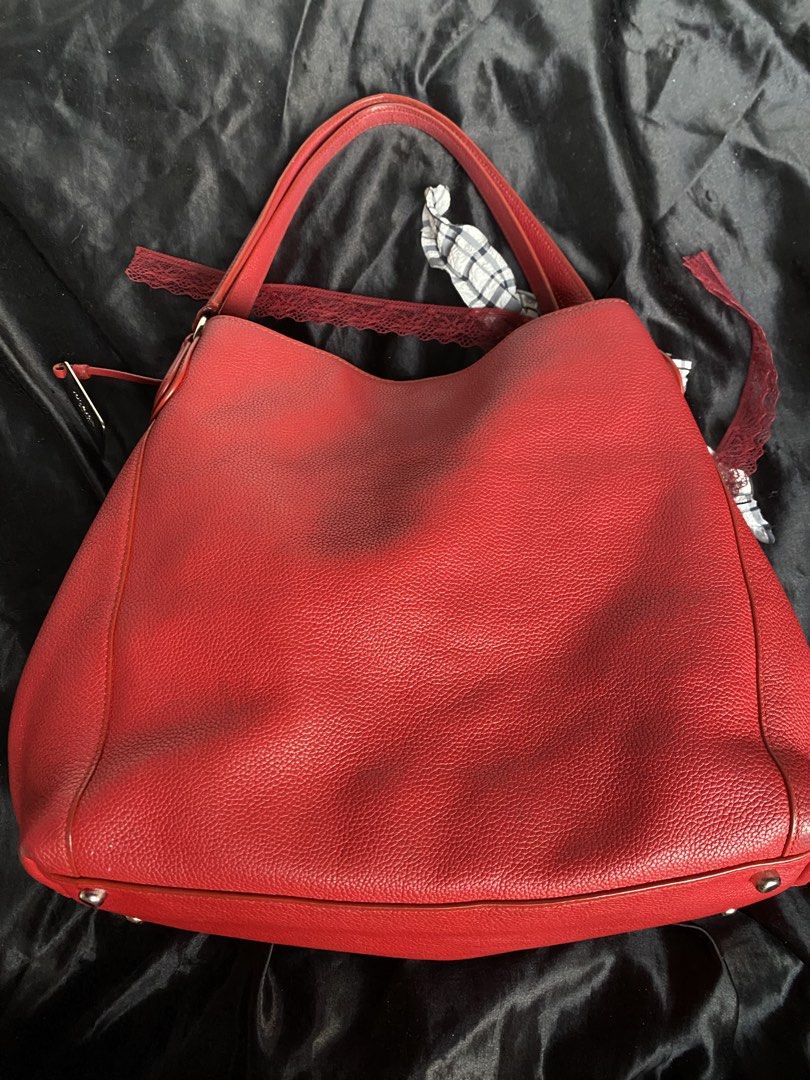 Coach Eddie (Category: Shoulder Bags) located in Bocaue. Submitted by marinamae51145 (Listing ID 1464608732, Image 3). Description: -minor signs of use -no cracks -in good condition.