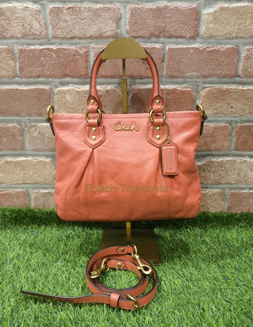 Coach mini Tote with sling (Category: Luxury Bags & Wallets) located in Cebu City. Submitted by summerfae (Listing ID 1464600688, Image 1). Description: Like new minimal signs of used close to nothing.