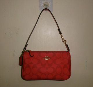 (Category: ) located in . Submitted by lia_dahypreloved (Listing ID 1464738667, Image 1). Description: .
