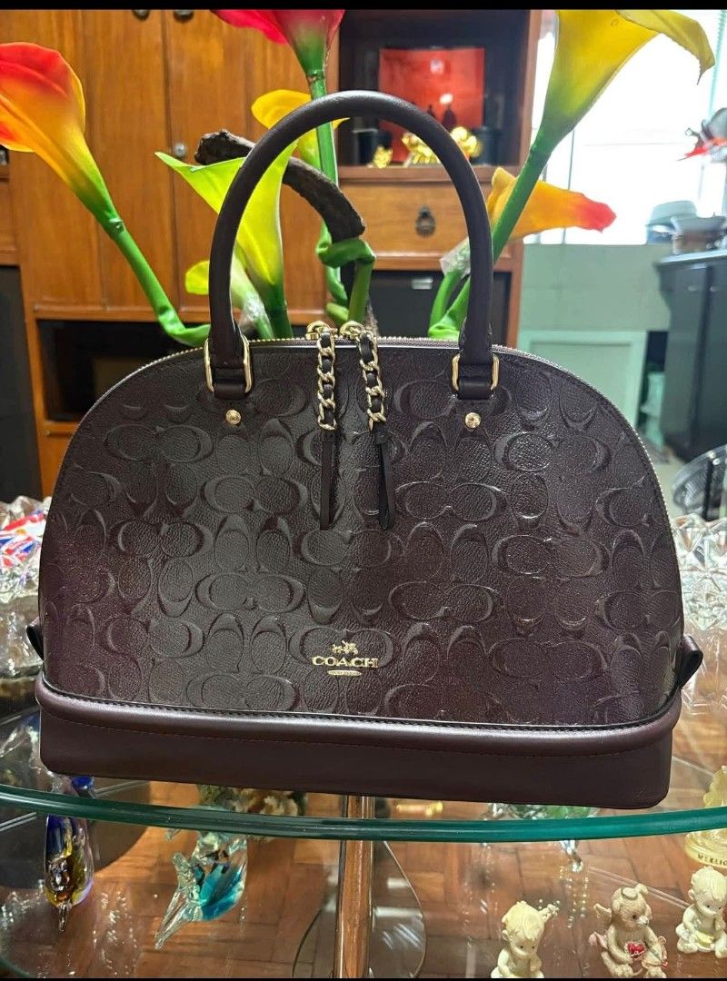 Coach Sierra Tote Shoulder Bag (Category: Shoulder Bags) located in Makati City. Submitted by emem.pre.owned.ph (Listing ID 1464586412, Image 1). Description: -Coach Burgundy Sierra Tote Shoulder Bag -excellent condition -strap included and dustbag -bought US.
